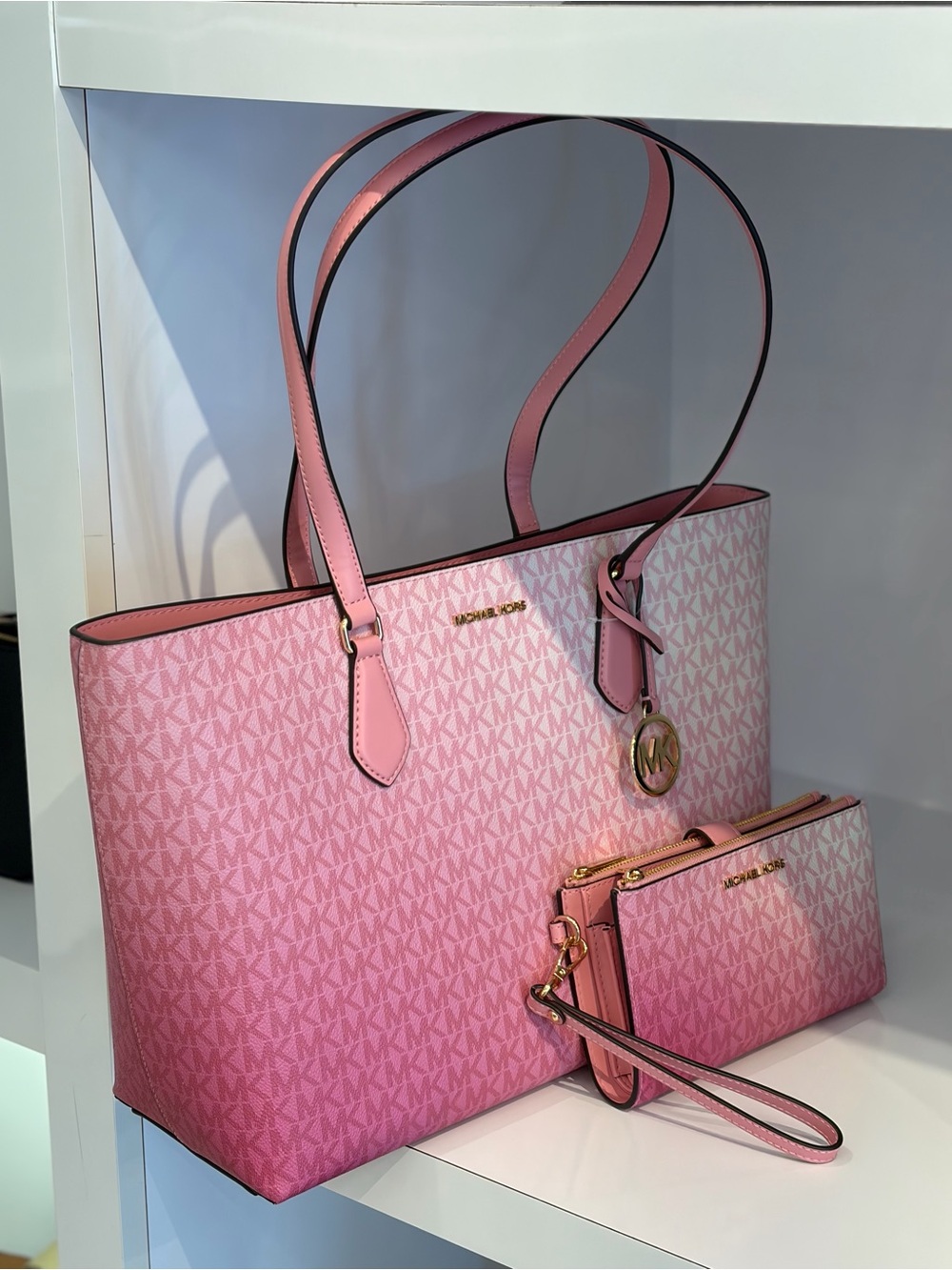 MICHAEL KORS Sheila Large Ombre Signature Logo Tote Bag and wallet Set
Carnation - Picture 7 of 16